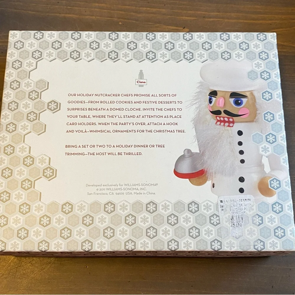 Williams Sonoma Nutcracker Set - White and Red Set Of Four New‎